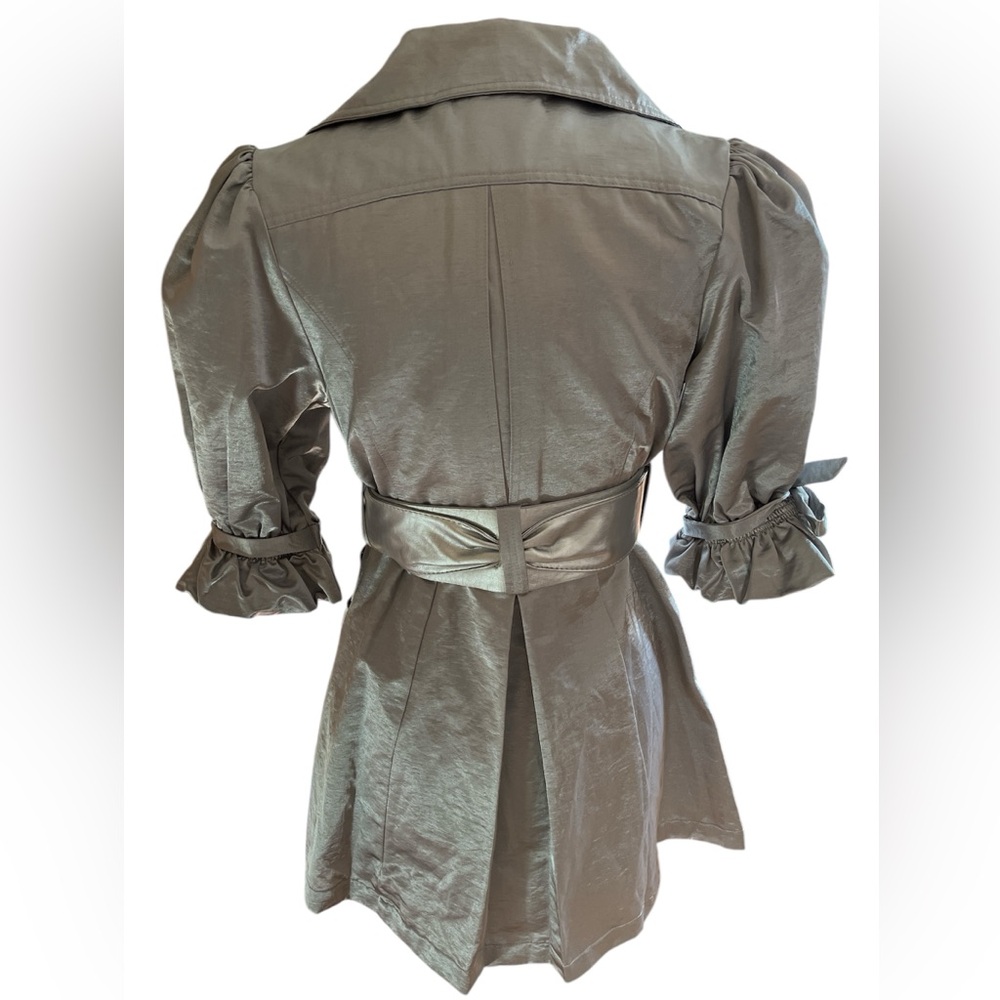 Fashion tomorrow Sliver Metallic Button up trench Coat w/1/4”sleeves & Belt - Picture 4 of 11